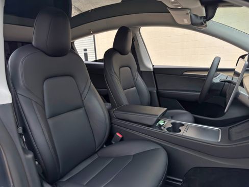 Used 2022 Tesla Model Y Long Range AWD/4WD image 37