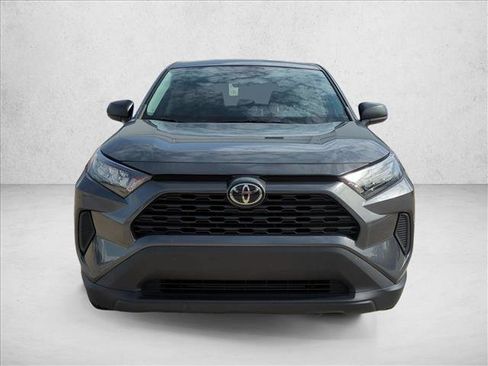 Used 2022 Toyota RAV4 LE FWD image 2