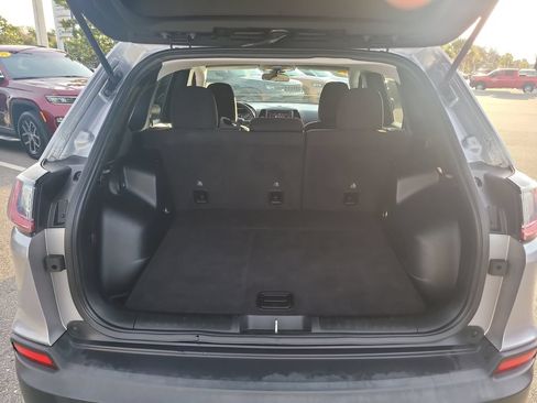 Used 2020 Jeep Cherokee Latitude AWD/4WD image 9