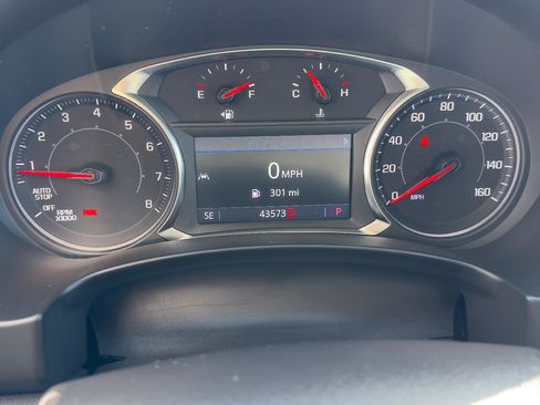 Used 2024 GMC Terrain SLT AWD/4WD image 19