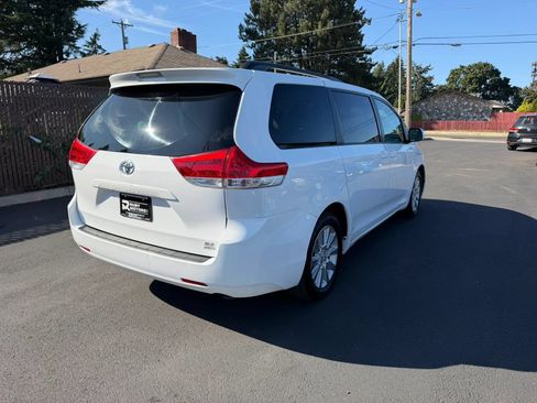 Used 2011 Toyota Sienna XLE AWD/4WD image 5