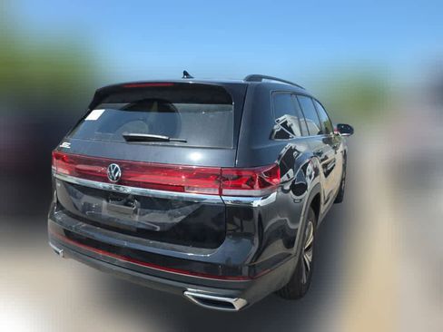 Used 2025 Volkswagen Atlas SE FWD image 3