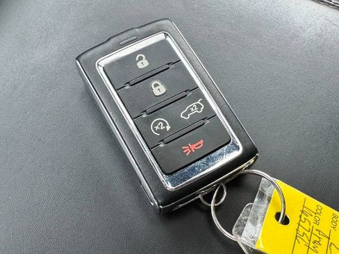 Used 2021 Jeep Grand Cherokee L Summit w/ Luxury Tech Group V AWD/4WD image 39