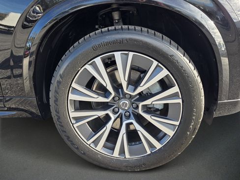 Used 2021 Volvo XC90 T6 Momentum w/ Protection Package Premier image 9
