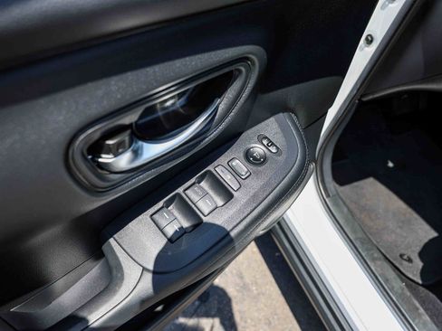 Certified 2024 Honda HR-V LX image 11