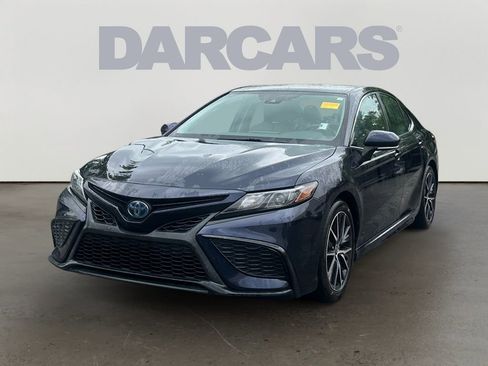 Used 2022 Toyota Camry SE FWD image 3
