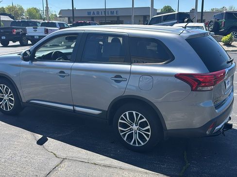 Used 2016 Mitsubishi Outlander ES AWD/4WD image 6
