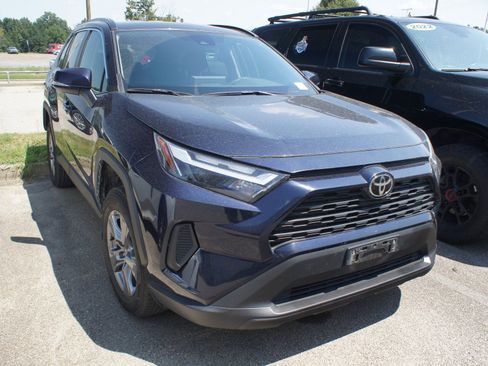Used 2025 Toyota RAV4 XLE AWD/4WD image 3