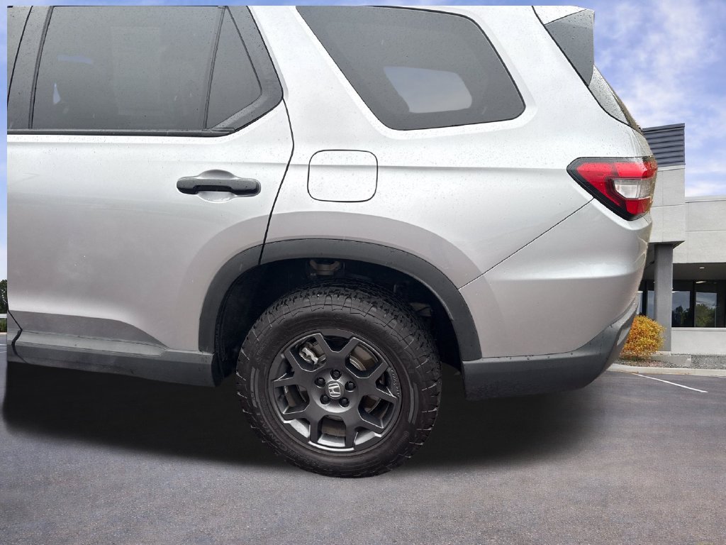 Used 2025 Honda Pilot TrailSport image 38