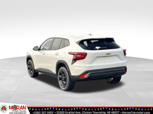 Certified 2024 Chevrolet Trax LS w/ LS Convenience Package image 4