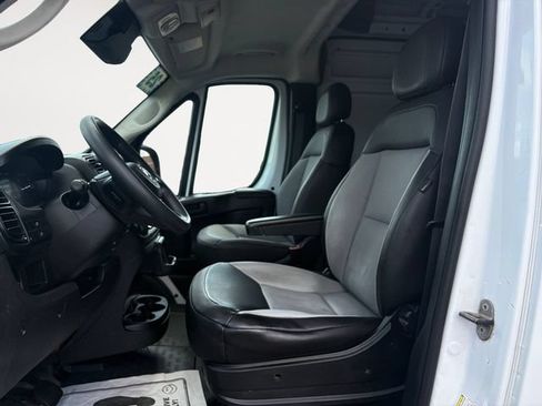 Used 2025 RAM ProMaster 2500 w/ Convenience Group FWD image 9