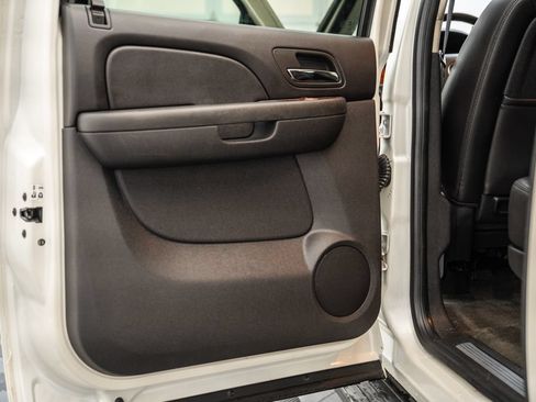Used 2011 Chevrolet Suburban LTZ AWD/4WD image 33