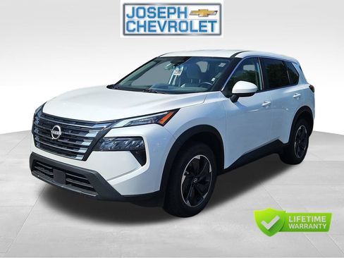 Used 2025 Nissan Rogue SV AWD/4WD image 2