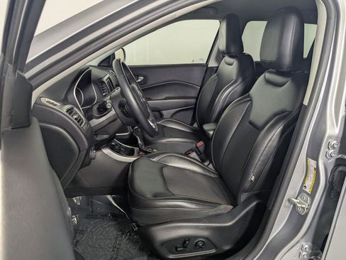 Used 2018 Jeep Compass Latitude w/ Cold Weather Group AWD/4WD image 12