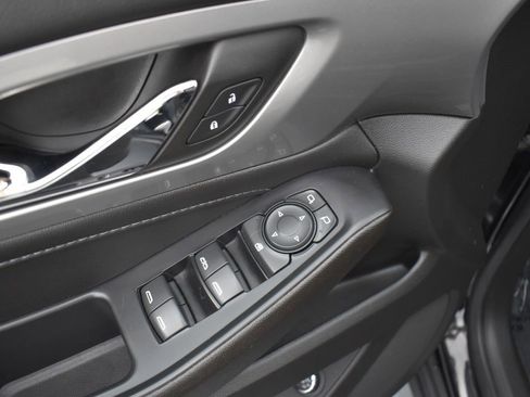 Used 2022 Chevrolet Traverse LT image 9