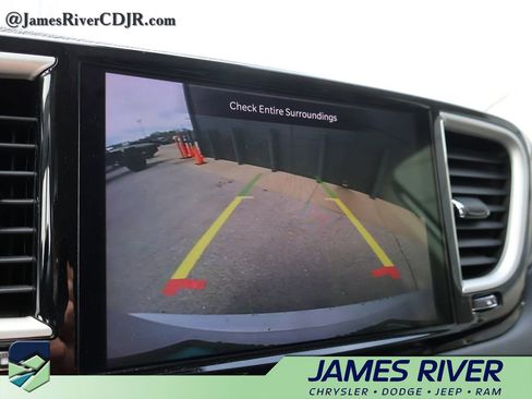 Used 2023 Chrysler Pacifica Touring-L FWD image 33