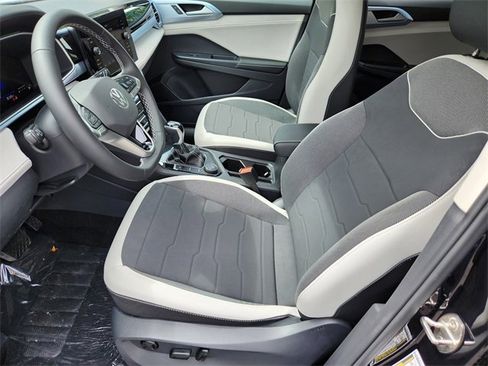 New 2025 Volkswagen Taos SE image 13