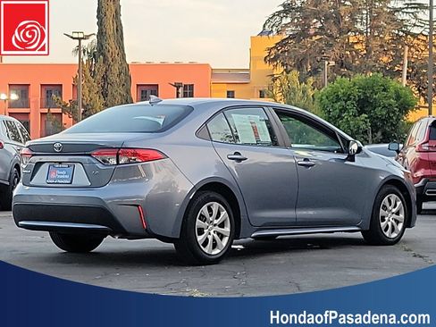 Used 2020 Toyota Corolla LE FWD image 2