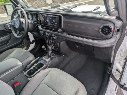 Used 2025 Jeep Wrangler Unlimited Rubicon AWD/4WD image 34