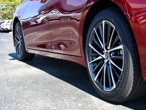 New 2025 Lexus ES 300h w/ Premium Package image 10