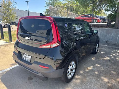 Certified 2022 Kia Soul LX w/ Technology Package FWD image 6