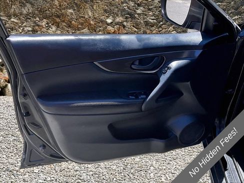 Used 2019 Nissan Rogue S AWD/4WD image 19