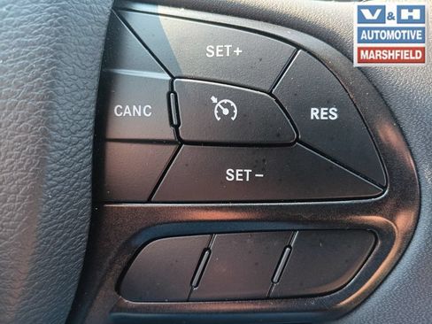 Used 2022 Jeep Cherokee Trailhawk w/ Comfort/Convenience Group AWD/4WD image 15