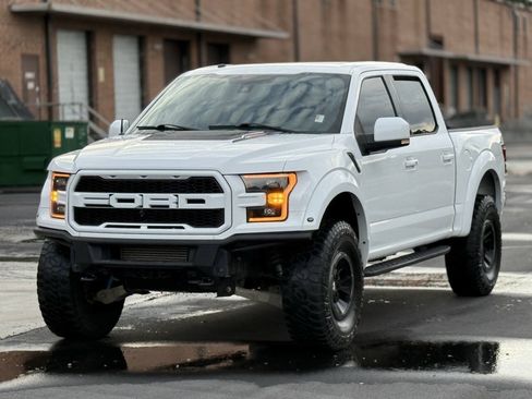Used 2018 Ford F150 Raptor w/ Equipment Group 802A Luxury AWD/4WD image 2