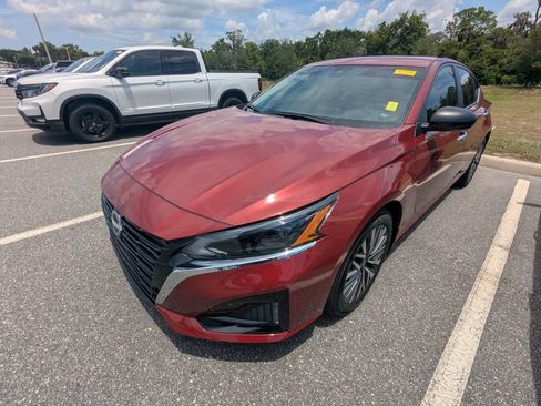 Used 2025 Nissan Altima 2.5 SV FWD image 3