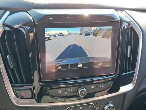 Used 2020 Chevrolet Traverse LT image 19