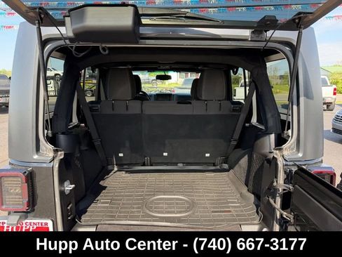 Used 2016 Jeep Wrangler Unlimited Sahara w/ Connectivity Group AWD/4WD image 11
