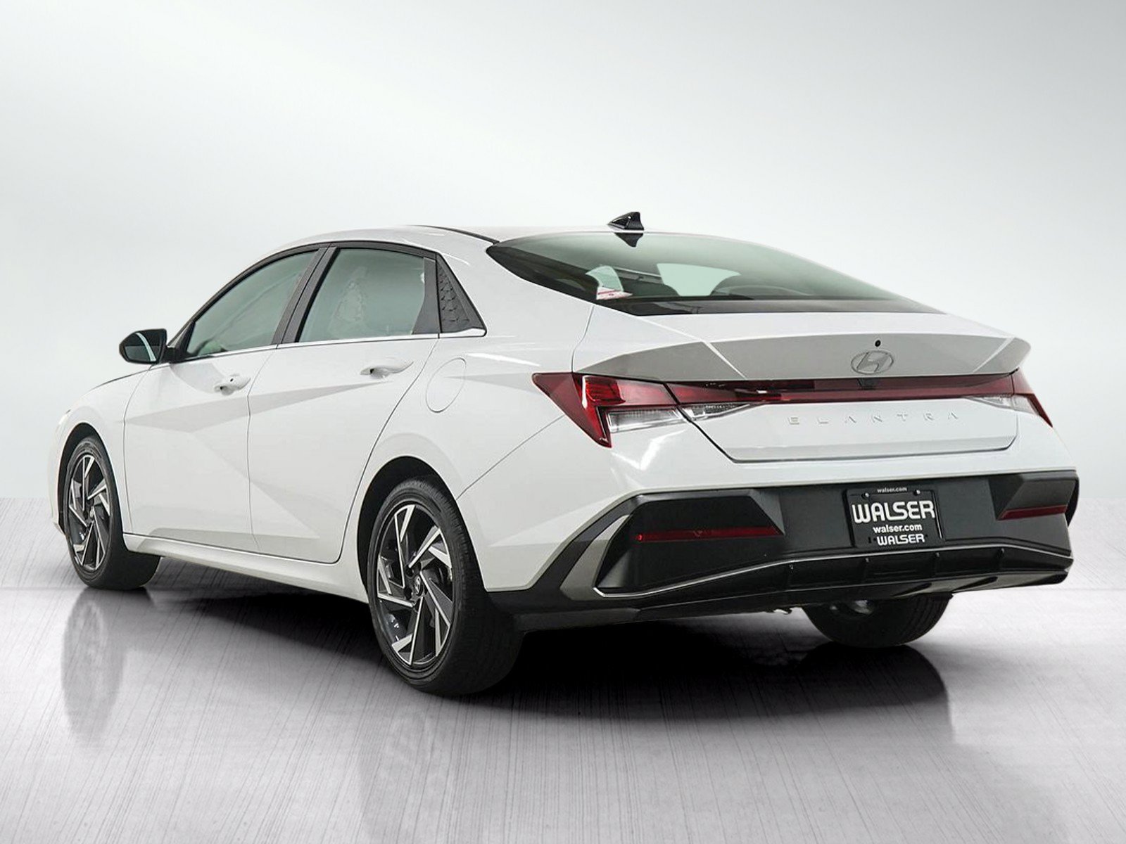 Used 2025 Hyundai Elantra SEL FWD image 3