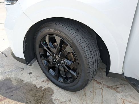 Certified 2024 Kia Carnival SX Prestige FWD image 38