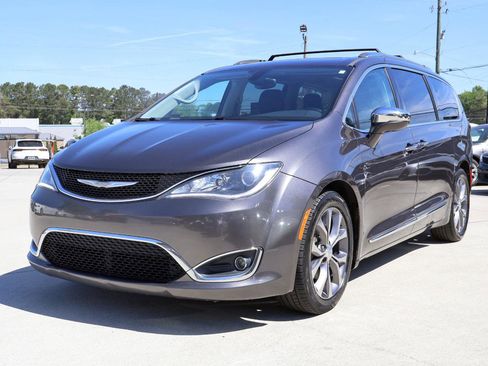 Used 2017 Chrysler Pacifica Limited w/ UConnect Theater Package image 36
