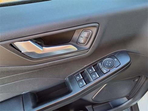 Used 2024 Ford Escape SE image 16