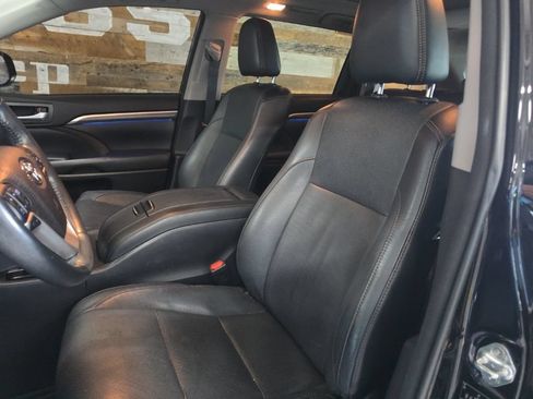 Used 2018 Toyota Highlander Limited Platinum AWD/4WD image 9
