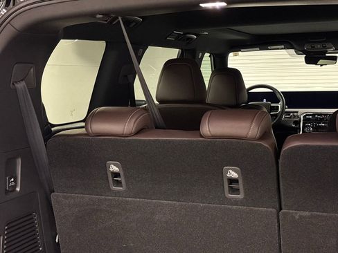 Used 2025 Nissan Armada Platinum Reserve AWD/4WD image 17