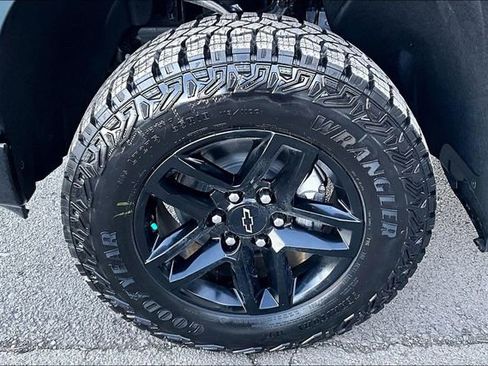 New 2026 Chevrolet Silverado 1500 Custom Trail Boss w/ Dark Appearance Package AWD/4WD image 12