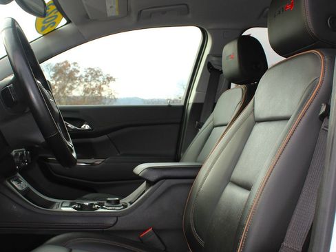 Used 2023 GMC Acadia AT4 w/ Technology Package image 18