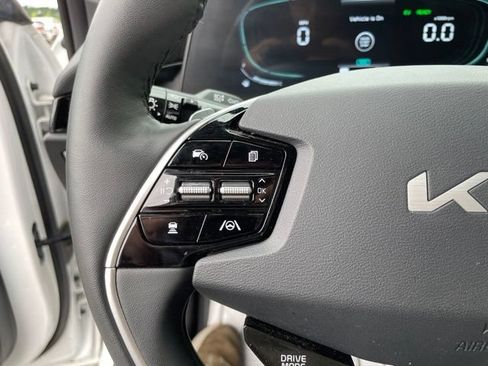 Used 2023 Kia Niro FWD image 22
