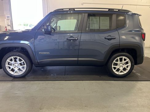 Used 2020 Jeep Renegade Latitude AWD/4WD image 4