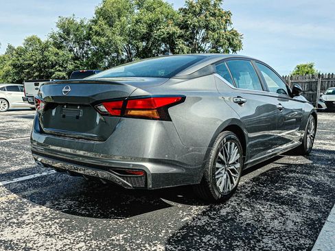 Used 2025 Nissan Altima 2.5 SV FWD image 6