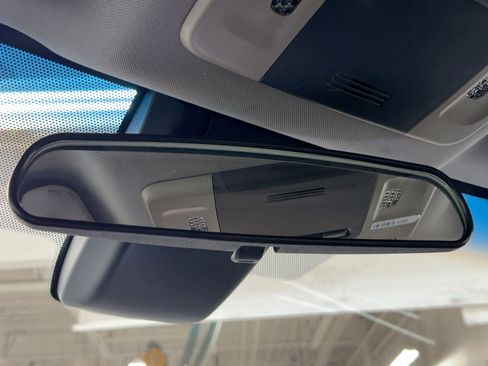 Used 2018 Toyota Camry LE image 18