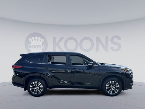 Used 2023 Toyota Highlander XLE AWD/4WD image 8
