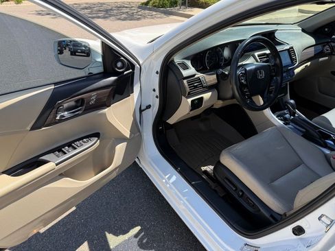 Used 2017 Honda Accord EX-L image 10