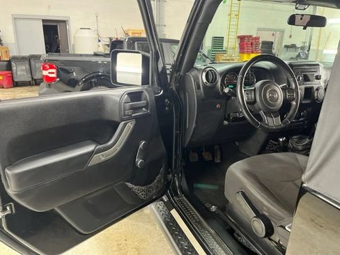 Used 2016 Jeep Wrangler Sport w/ Connectivity Group AWD/4WD image 29