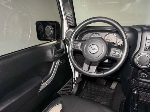 Used 2018 Jeep Wrangler Unlimited Rubicon w/ Connectivity Group AWD/4WD image 20