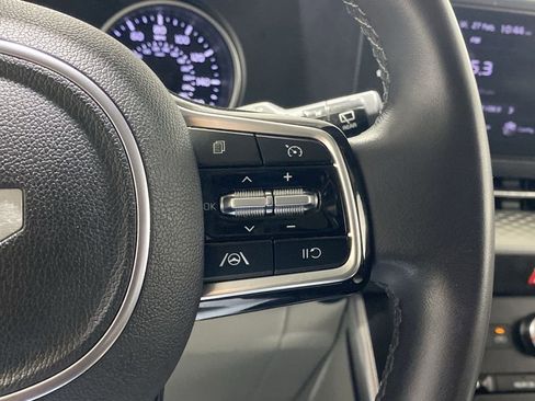 Used 2024 Kia Carnival LX FWD image 33