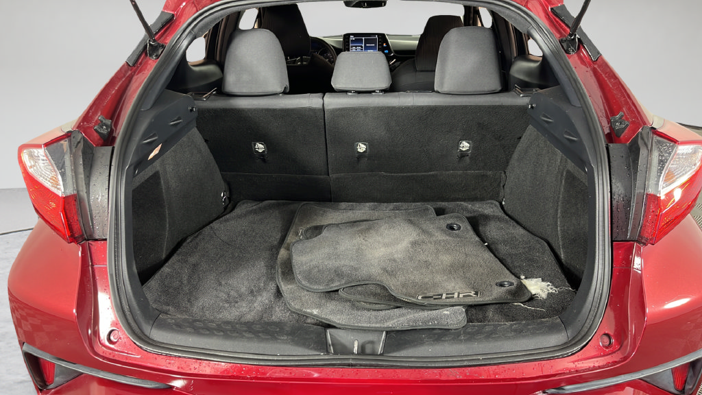 Used 2019 Toyota C-HR LE FWD image 34