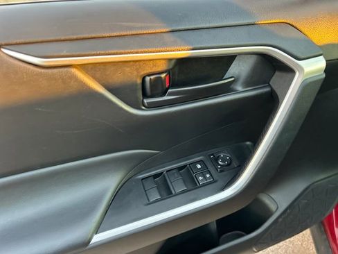Used 2024 Toyota RAV4 LE image 33